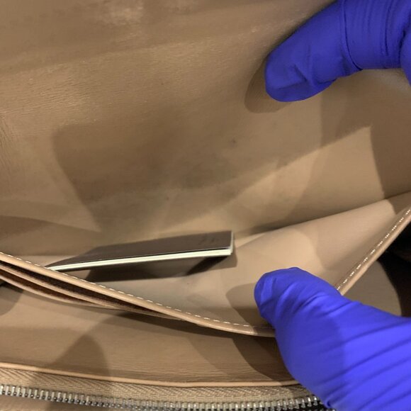 Louis Vuitton Beige Vernis Sara Wallet (used, some peeling) - Picture 11 of 16